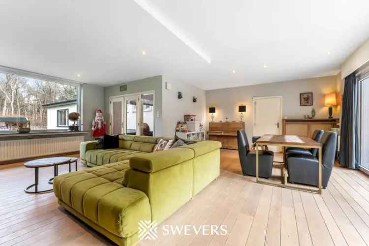 Gerenoveerde Open Bebouwing 5 Slaapkamers Praktijkruimte 96a