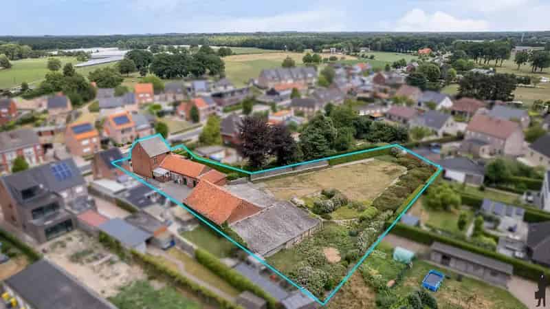 Ruime woning met grote bijgebouwen te Wortel