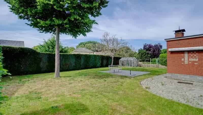 Villa 305m² met ruime garage of hobby-bureel-praktijkruimte 62m² op 7 are 48 ca
