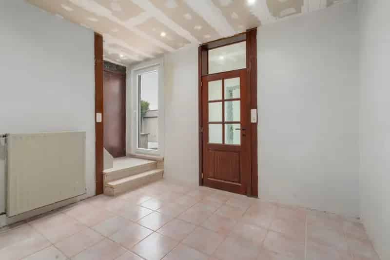 Te renoveren woning 3 slaapkamers garage