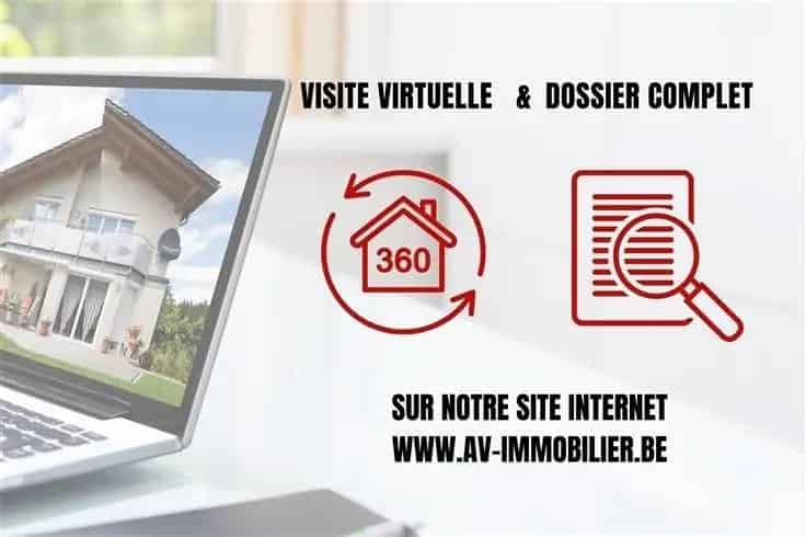 Twee Huizen Te Koop met Garages en Park