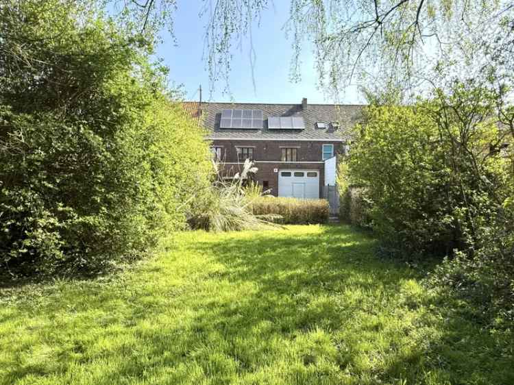 Huis te huur: Degelijke woning met atelier en tuin