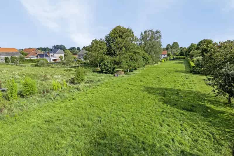 Bouwgrond, 24,42 are, open bebouwing met landelijke ligging.