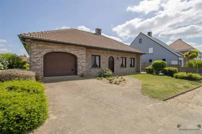 Gelijkvloerse woning 3 slaapkamers grote zolder inpandige garage