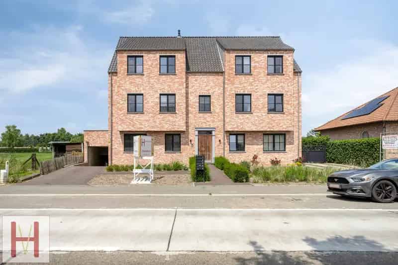 Penthouse te koop met tuin zwembad en poolhouse