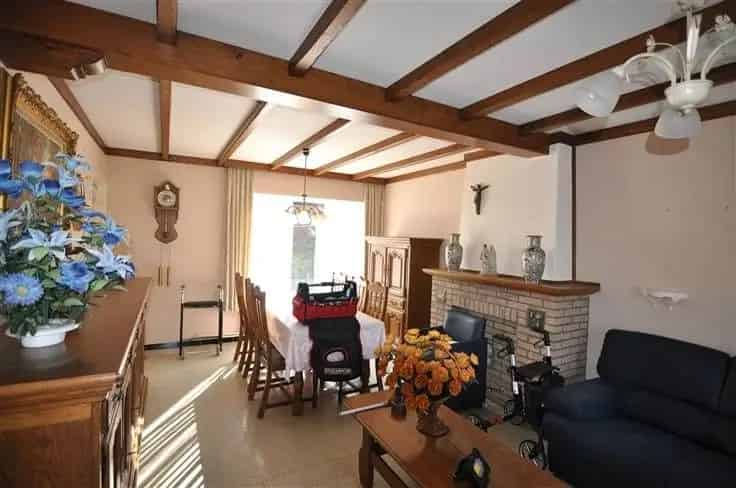 Landelijke woning te moderniseren met garage