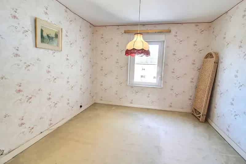 Te renoveren woning Welkenraedt met grote garage en tuin