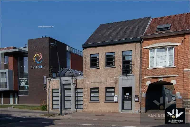 Opbrengsteigendom te koop Paal: Feestzaal Kantoor Appartement