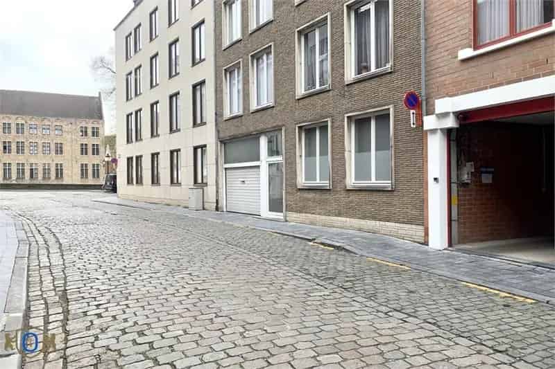Garage te Huur Brugge Centrum - Garagebox met Vliering