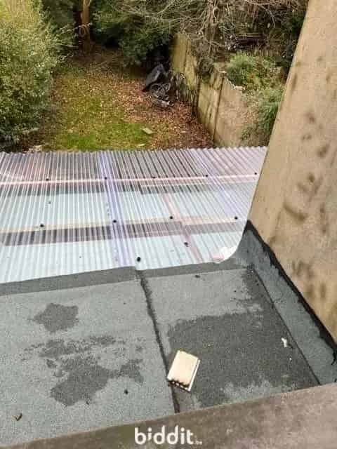 Te renoveren woning nabij autosnelweg