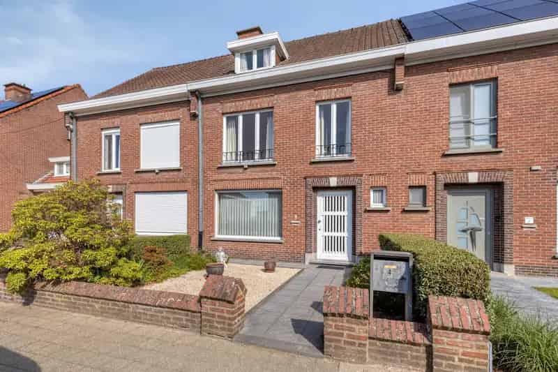Ruime gezinswoning te koop nabij Bosmolens Izegem