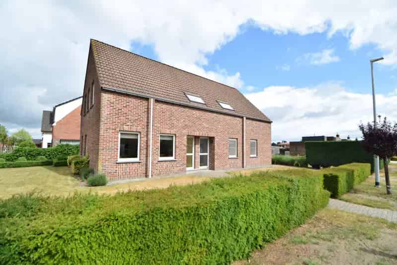 Huis te huur met 6 slaapkamers en 2 garages Kasterlee