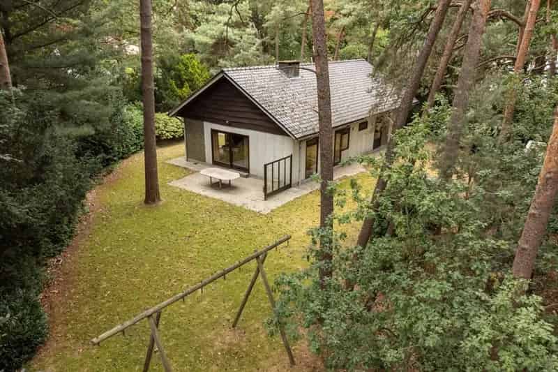 Alles gelijkvloers villa in bosrijke Pulle