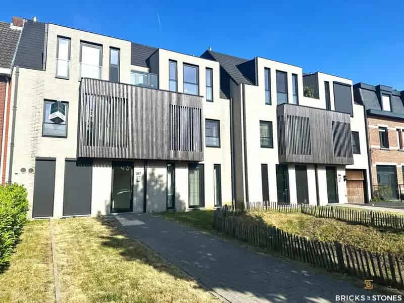 Appartement te koop: Stijlvol nieuwbouwappartement met terras en parkeerplaats