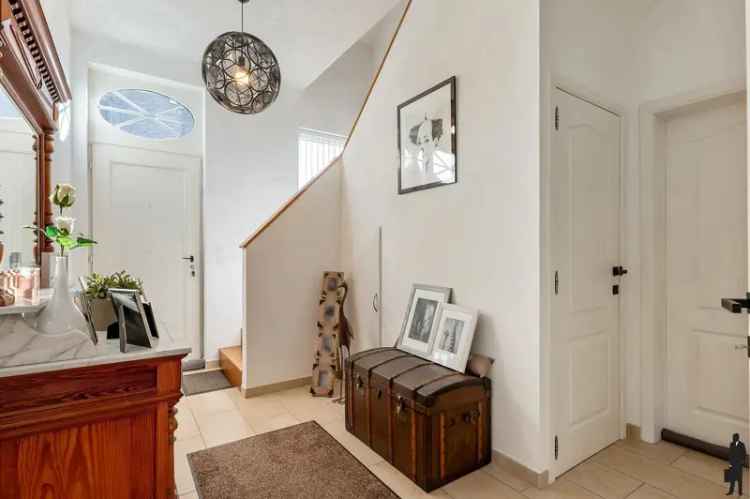 Huis te huur 225m² 3 slaapkamers garage tuin A12 E19