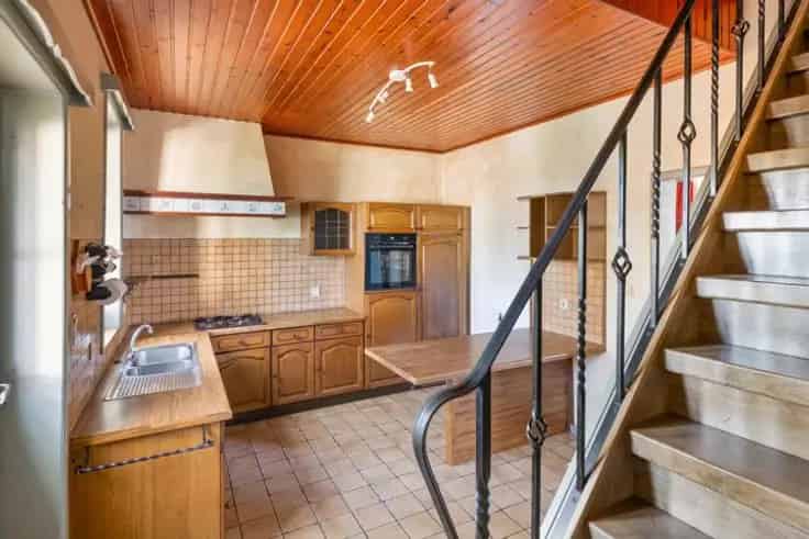 Huis Te Koop: Authentieke Hoeve met 4 slaapkamers, zwembad en diepe tuin