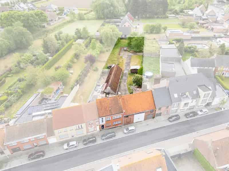 Huis te huur Ichtegem: Te renoveren woning met 5 slaapkamers en bijgebouwen