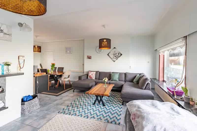 Huis te koop Assenede: Ruime woonst met handelspand