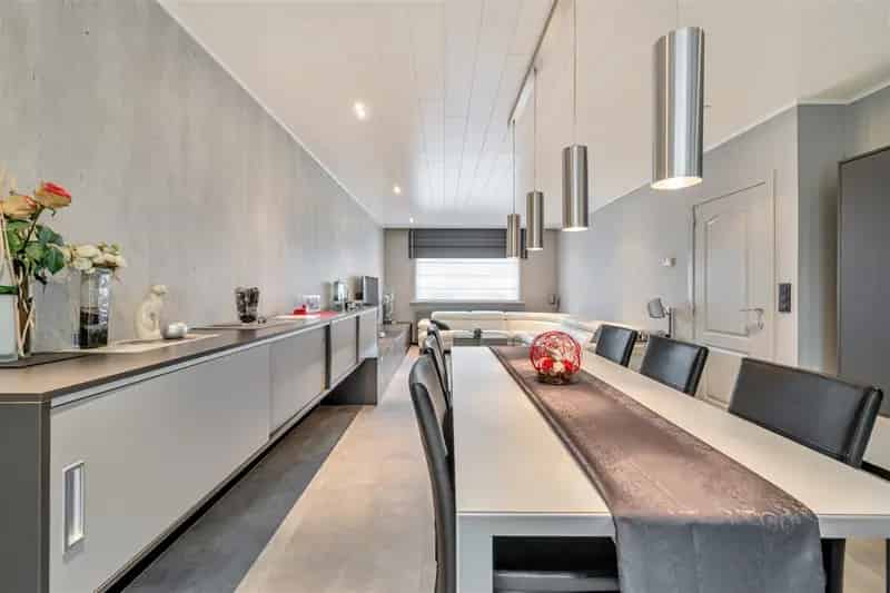 Huis te koop: Ruime 4 Slaapkamers, Grote Tuin en Garage