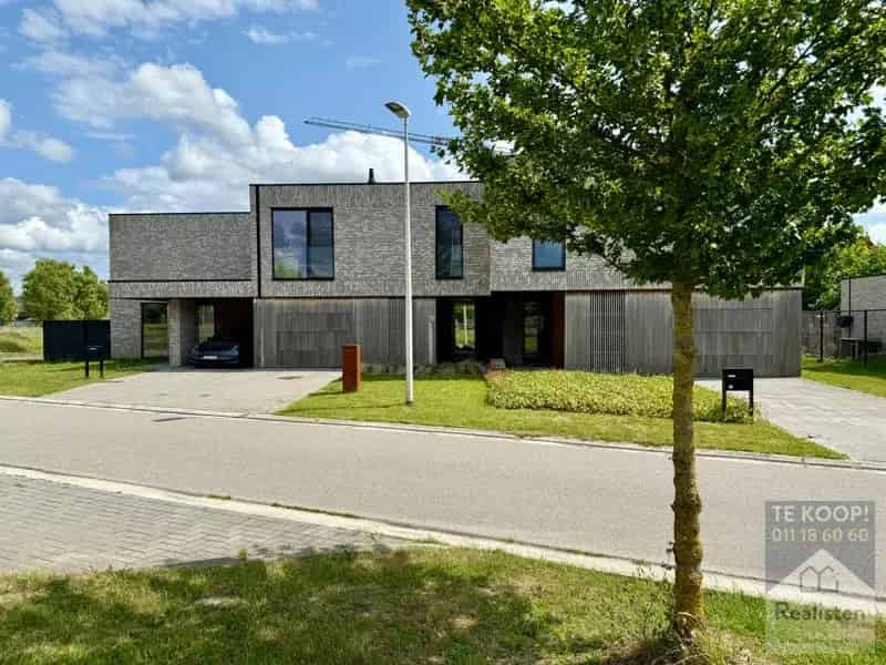 Huis te huur Godsheide: Gemeubileerde schakelwoning met tuin en garage