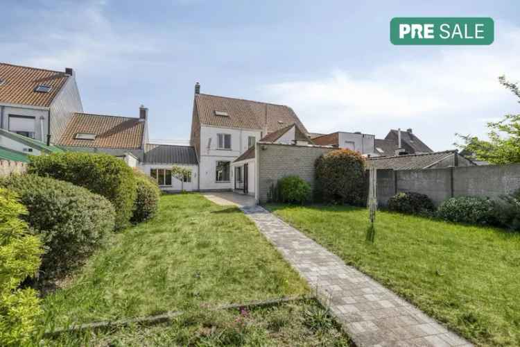 Ruim Huis Te Koop Izegem Dubbele Garage Tuin