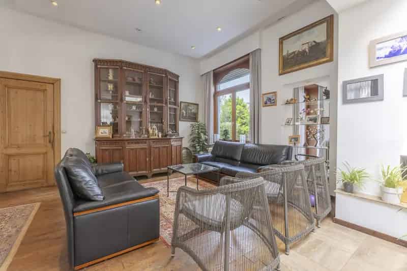 Karaktervolle woning met bureau te Ternat