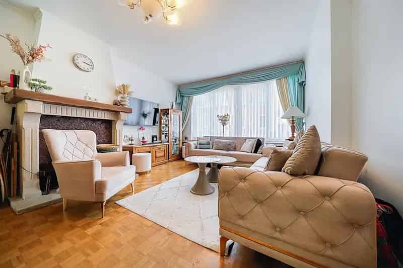 Gerenoveerde gezinswoning 4 slaapkamers grote tuin