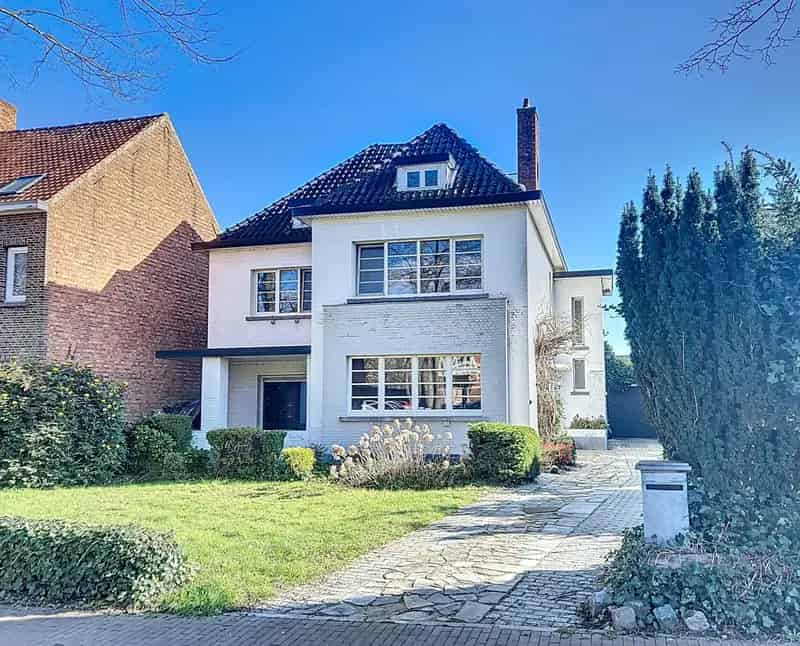 Huis te koop Westerlo: 4 slaapkamers, garage, 687m²