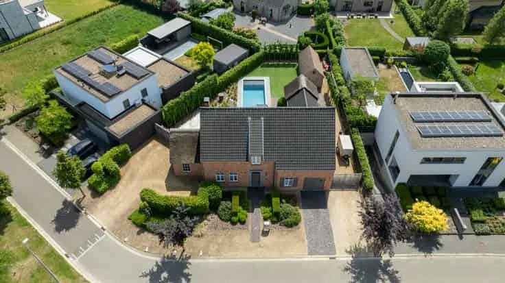 Villa te koop Kuringen: Instapklare woning met zwembad
