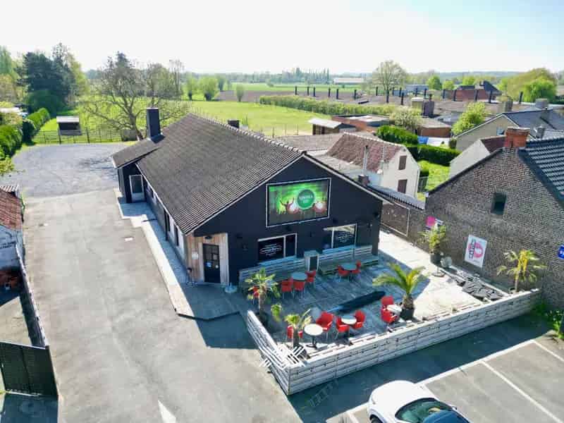 Huis te koop: Handelshuis met Woning en Bijgebouwen