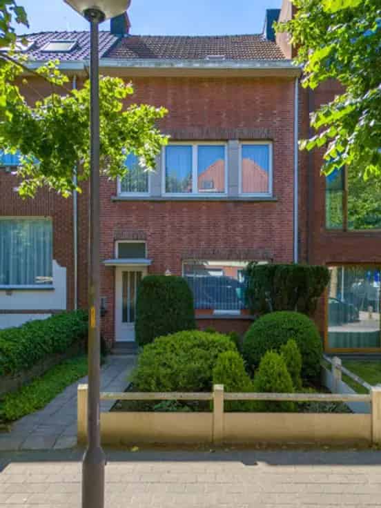 Huis Te Koop Sint-Mariaburg: Te renoveren woning met 4 slaapkamers