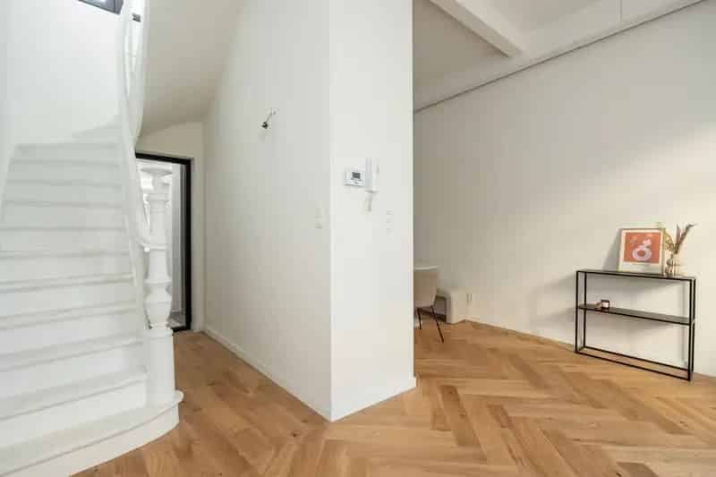 Huis te Koop Berchem: Gerenoveerde woning nabij station