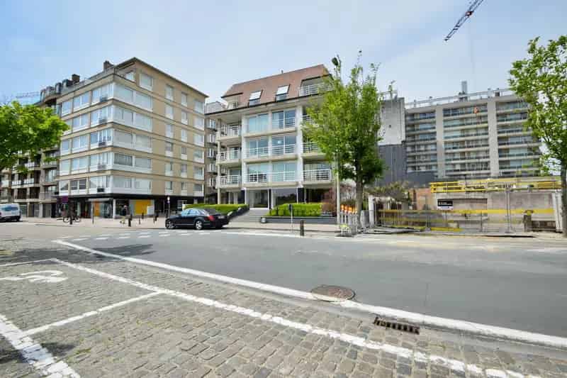 Autostaanplaats en Berging in Villa Residentie Zoute