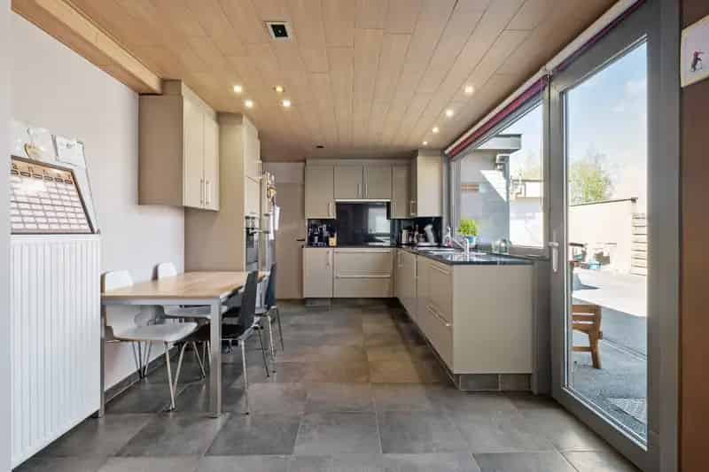 Huis te koop Sint-Elooiswinkel: Ruime woning met loods 300m²