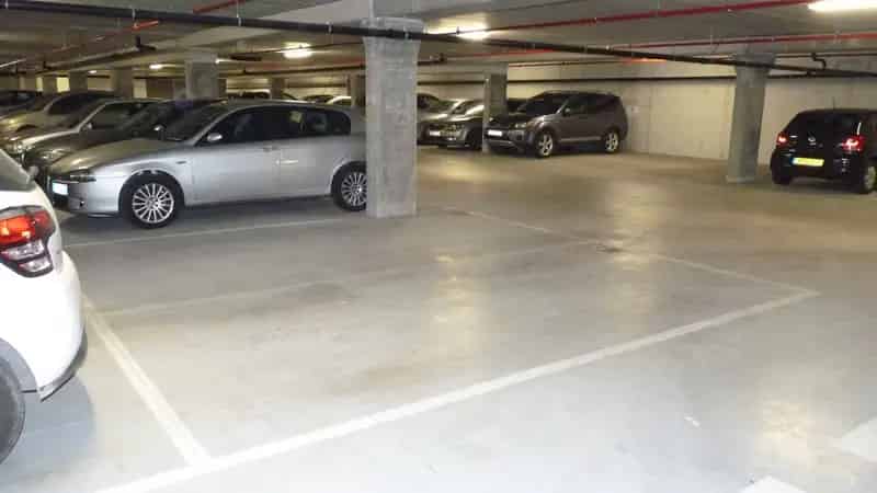 Garage te Huur Parktoren - Ruime Parkeerplaats - Beveiligd
