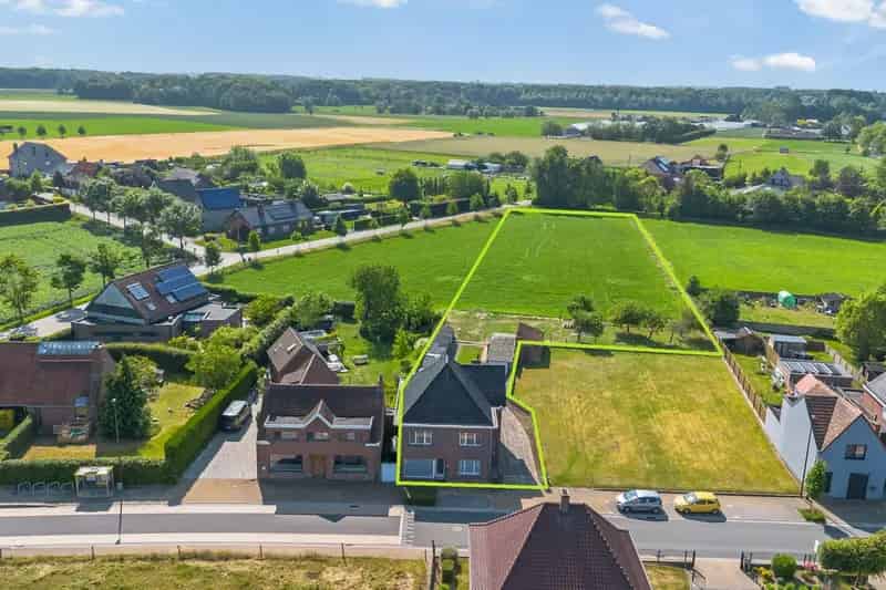 Grote Halfopen Woning Met Grote Weide