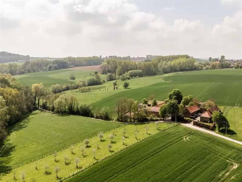 Authentieke Hoeve te Huur met Sauna en Bijgebouwen