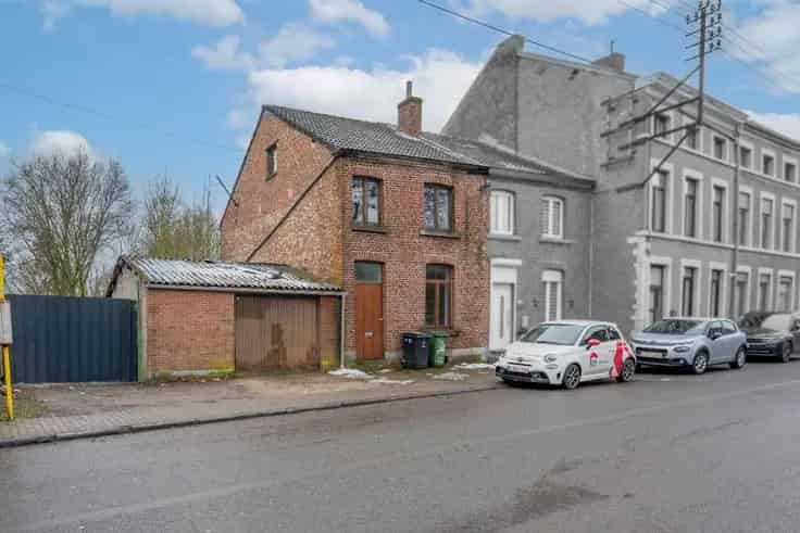 Huis Te Koop 2 slaapkamers Nabij winkels en scholen