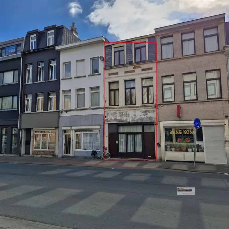 Handelspand met Duplexappartement te Koop