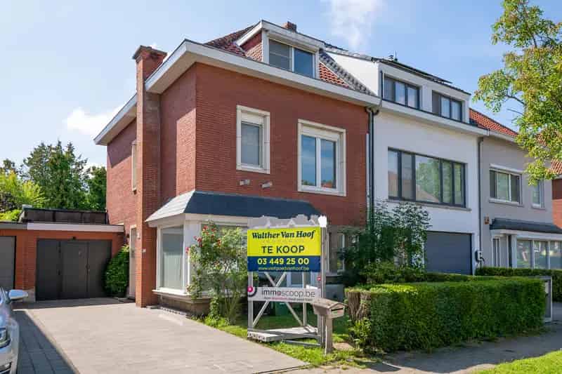 Gerenoveerde woning te Edegem 3 slaapkamers 3 badkamers tuin