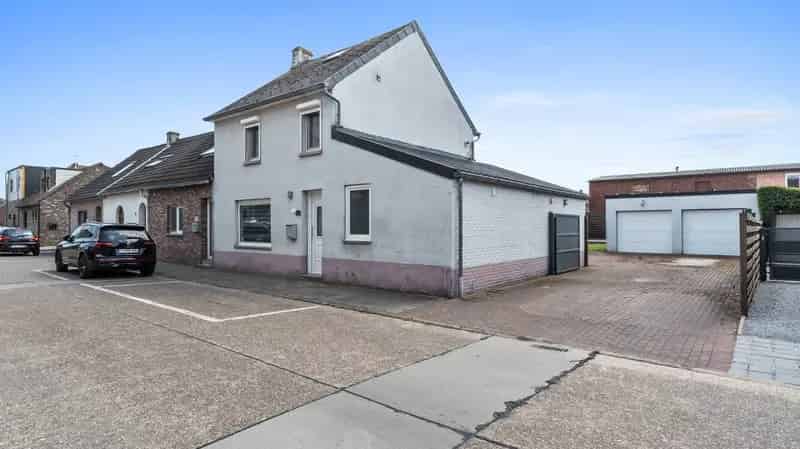 Huis te koop: Rustige woning met zwembad nabij Maastricht
