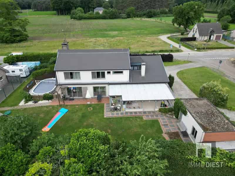 Gerenoveerde Villa met 6 slaapkamers Zwembad en Garage