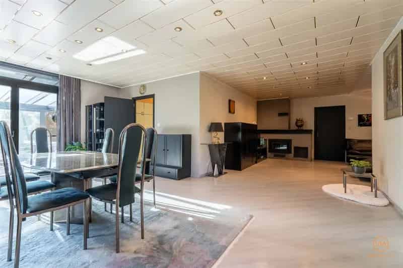 Te renoveren Villa met Kantoor Magazijn Duffel