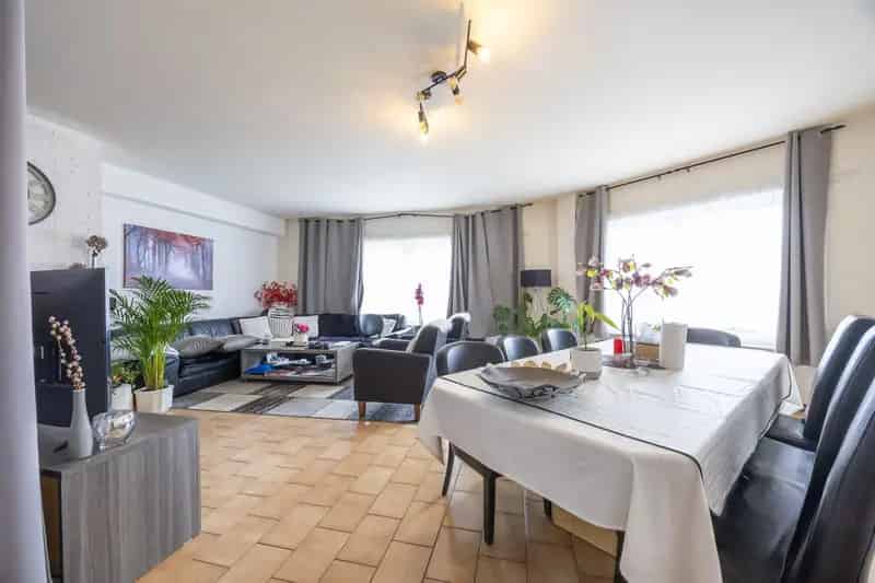 Charmante Rijwoning met Zonnige Binnentuin
