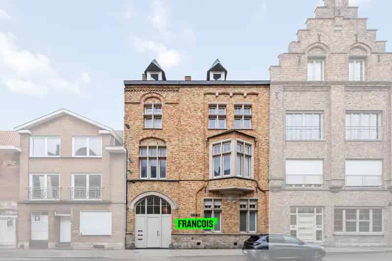 Herenwoning te Ieper - 3 Appartementen - Investering of Grote Familie
