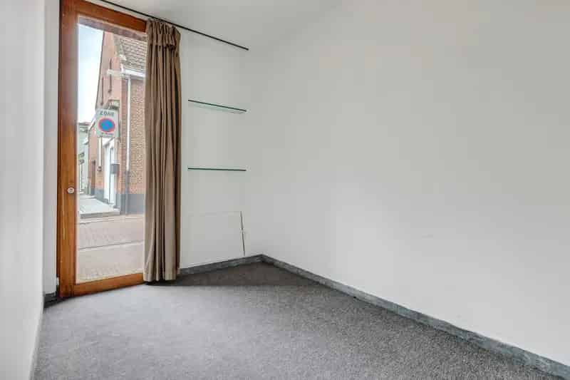 Centraal Gelegen Handelshuis Met Woonst