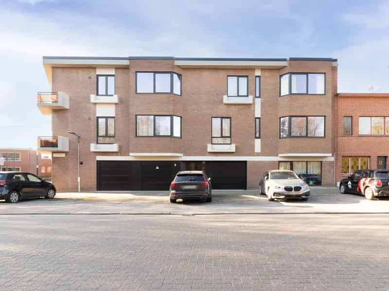 Gerenoveerd Appartement 2 Slaapkamers Autostaanplaats