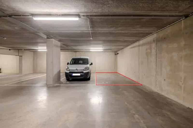 Ondergrondse Autostaanplaatsen Lille Nabij E34
