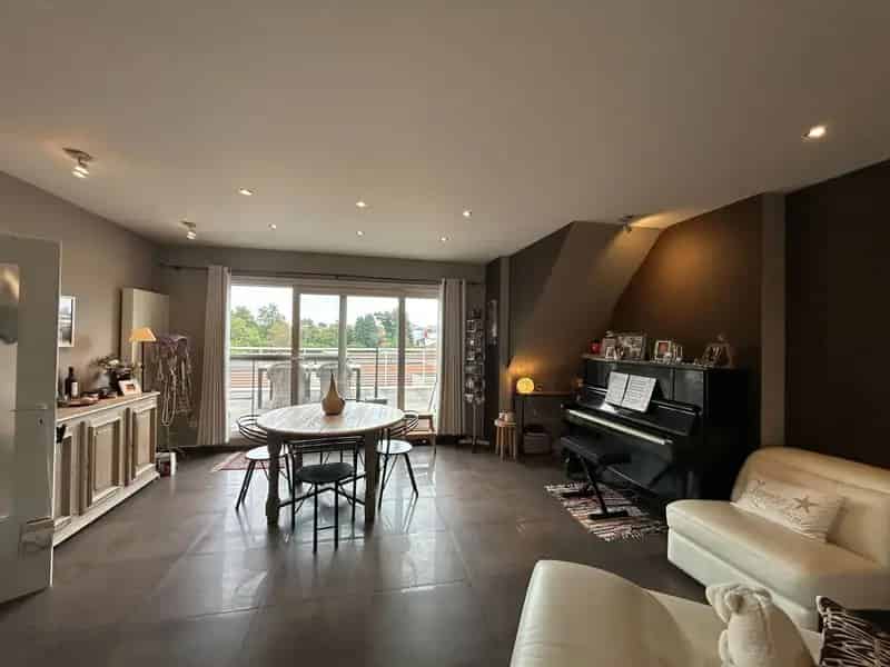 Ruim Dakappartement met Dakterras Nabij Dorpskern