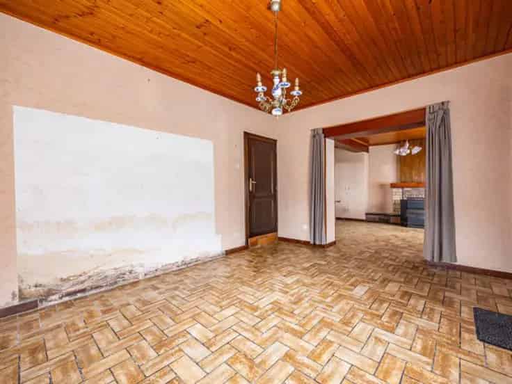 Te renoveren hoevewoning met tuin